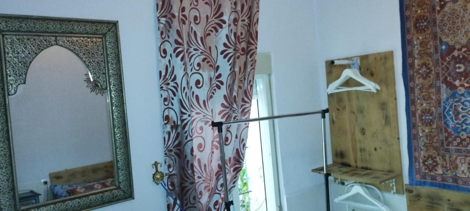 Sleep & Shower In A Typical District Cordova Esterno foto