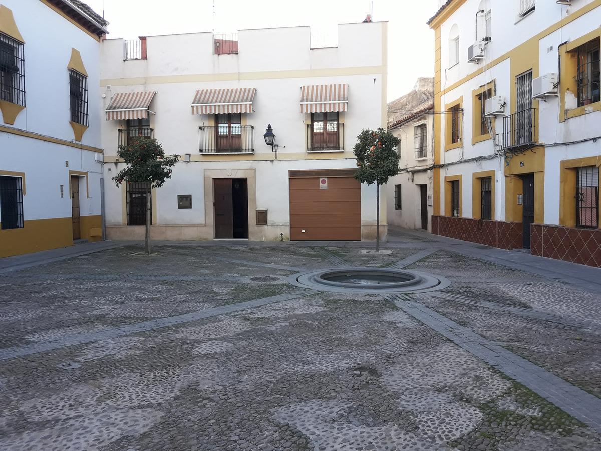 Sleep & Shower In A Typical District Cordova Esterno foto