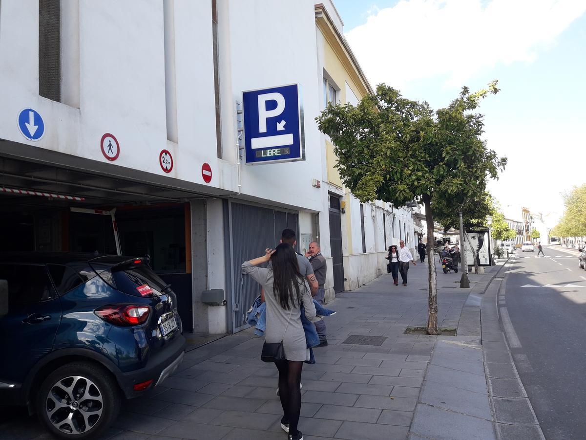 Sleep & Shower In A Typical District Cordova Esterno foto