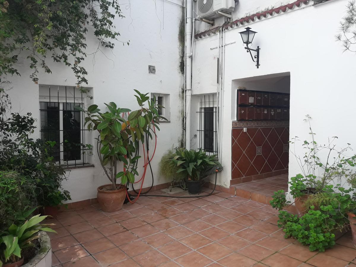 Sleep & Shower In A Typical District Cordova Esterno foto