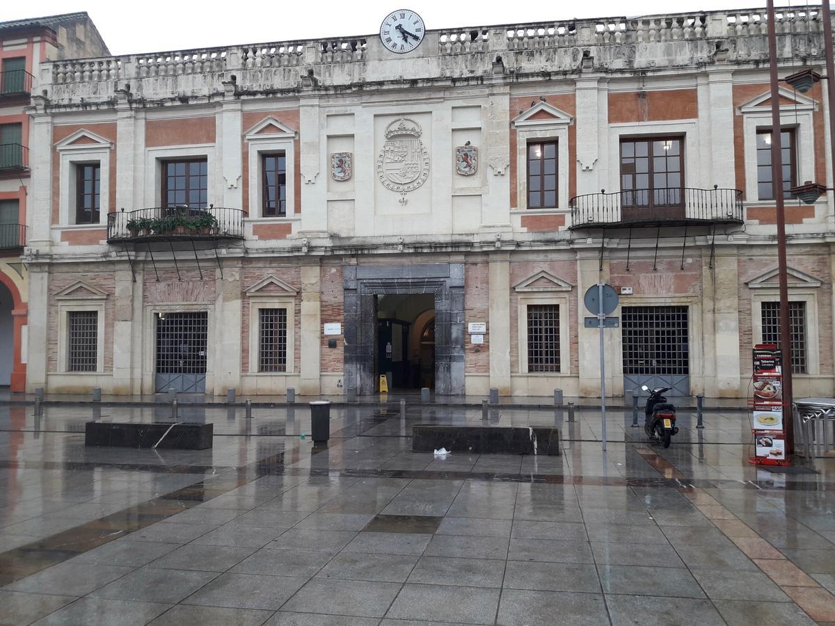 Sleep & Shower In A Typical District Cordova Esterno foto