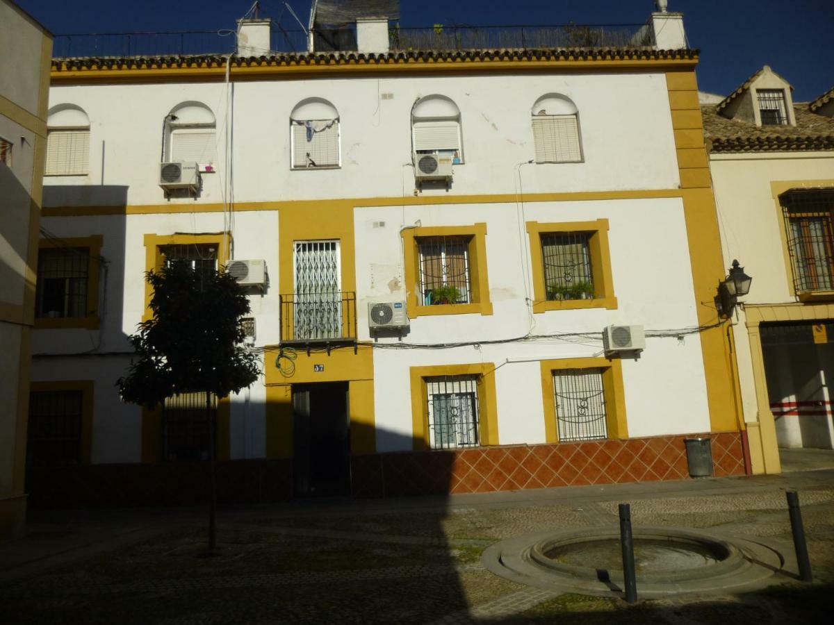 Sleep & Shower In A Typical District Cordova Esterno foto