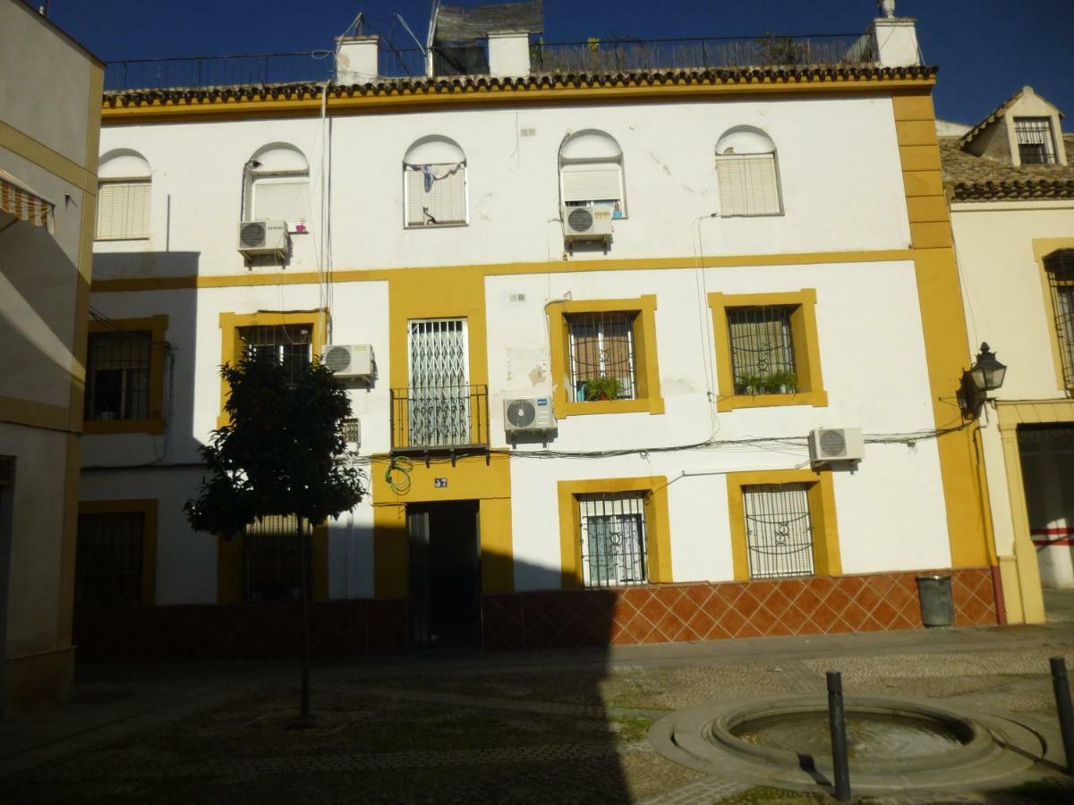 Sleep & Shower In A Typical District Cordova Esterno foto