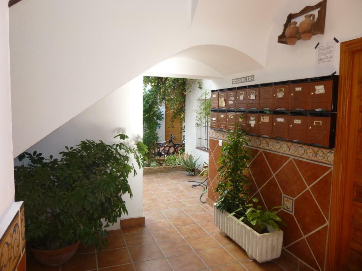 Sleep & Shower In A Typical District Cordova Esterno foto