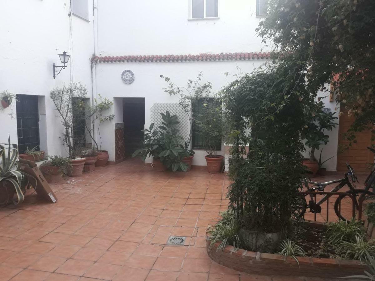 Sleep & Shower In A Typical District Cordova Esterno foto