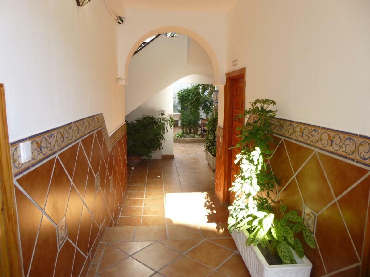 Sleep & Shower In A Typical District Cordova Esterno foto