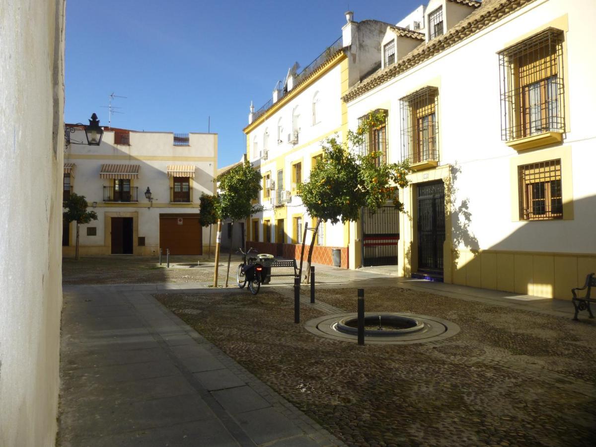 Sleep & Shower In A Typical District Cordova Esterno foto